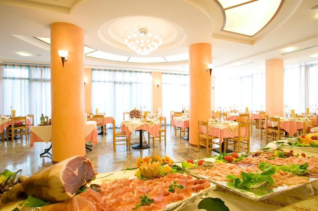 Hotel Costaverde เชเซนาติโก ภายนอก รูปภาพ