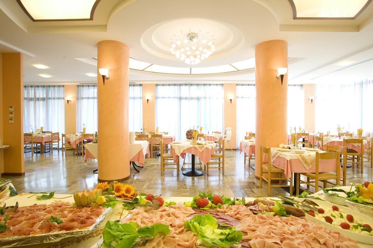 Hotel Costaverde เชเซนาติโก ภายนอก รูปภาพ